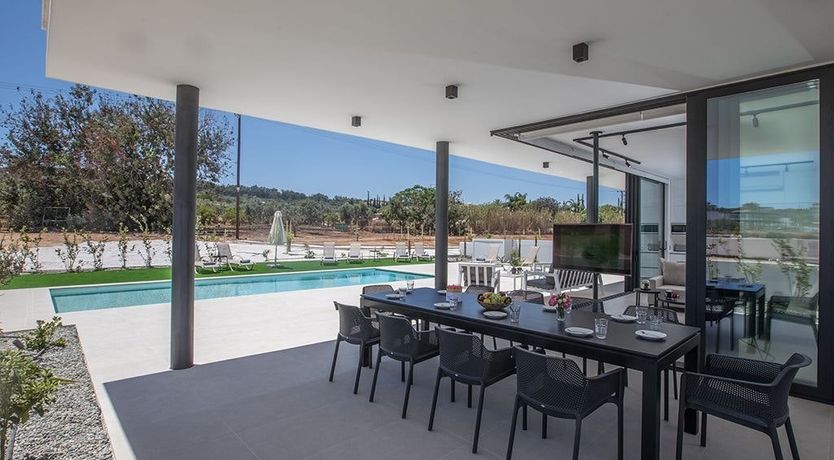 Photo of White Wood & Water