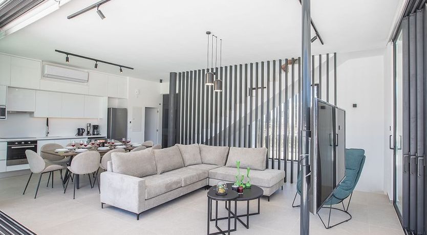 Photo of White Wood & Water