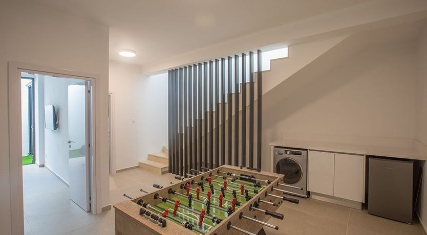 Photo of White Wood & Water