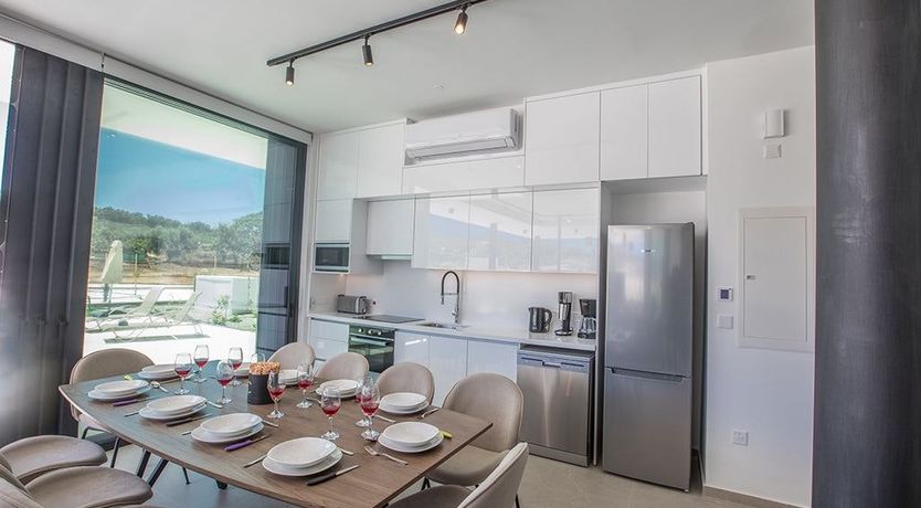 Photo of White Wood & Water