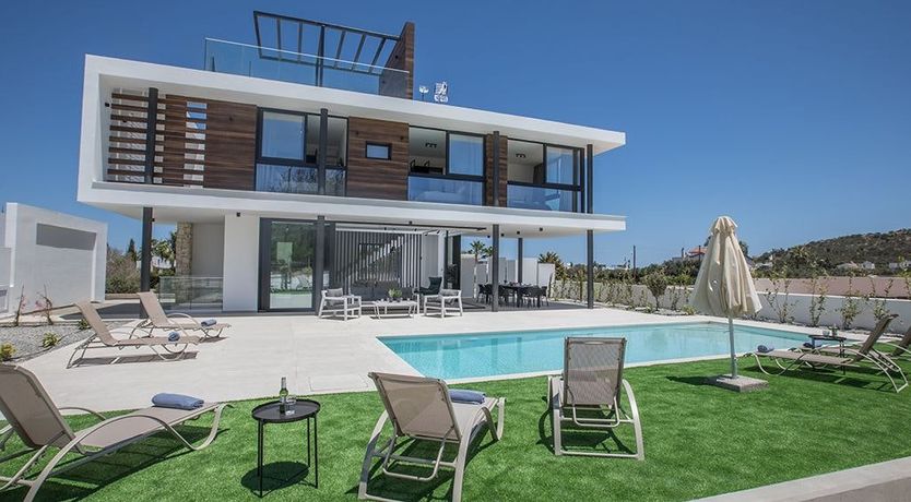 Photo of White Wood & Water