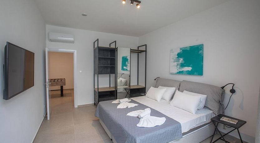 Photo of White Wood & Water