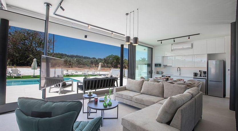 Photo of White Wood & Water