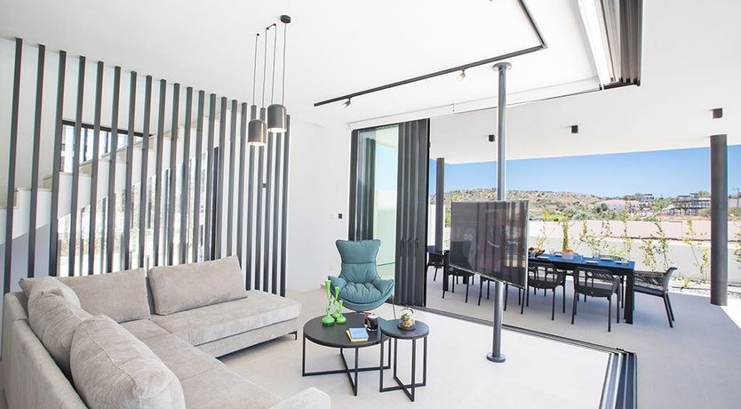 Photo of White Wood & Water