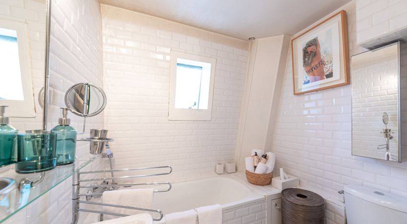 Photo of Modernist Muse