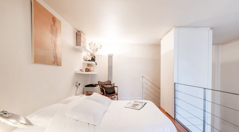 Photo of Modernist Muse