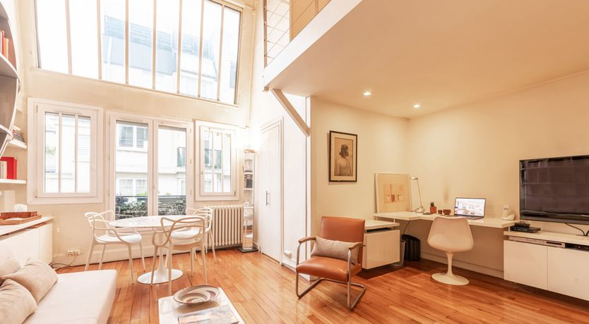 Photo of Modernist Muse