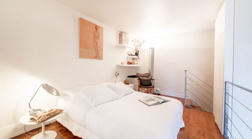 Photo of Modernist Muse