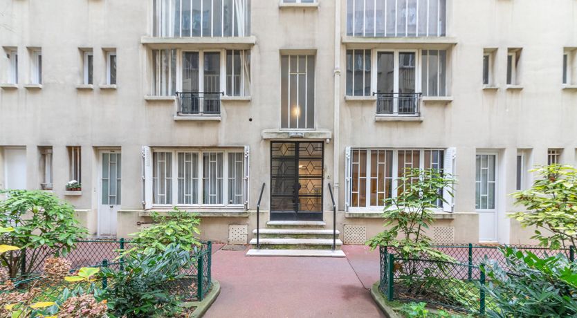 Photo of Modernist Muse