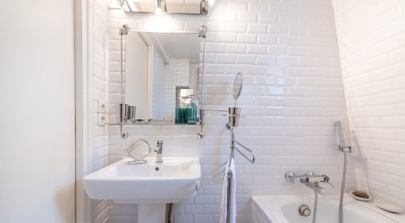 Photo of Modernist Muse