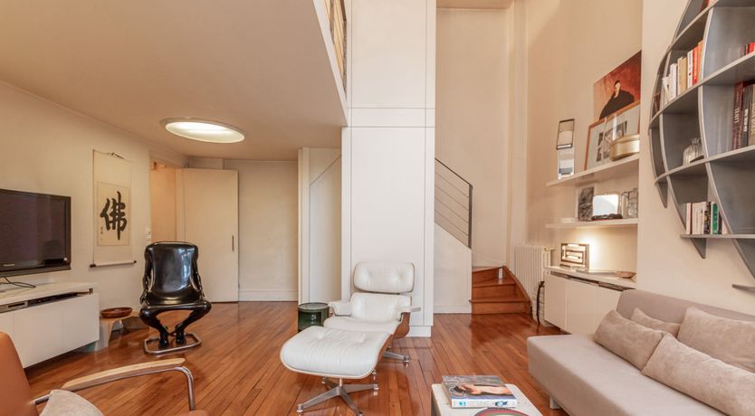 Photo of Modernist Muse