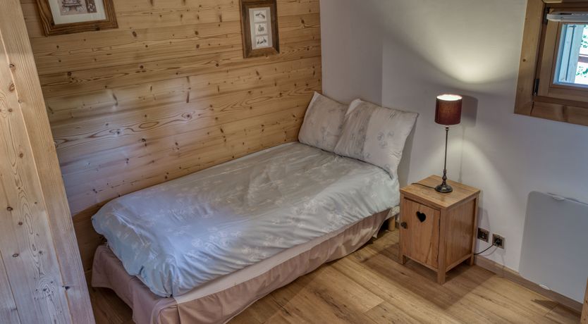 Photo of Pirouettes in Salopettes