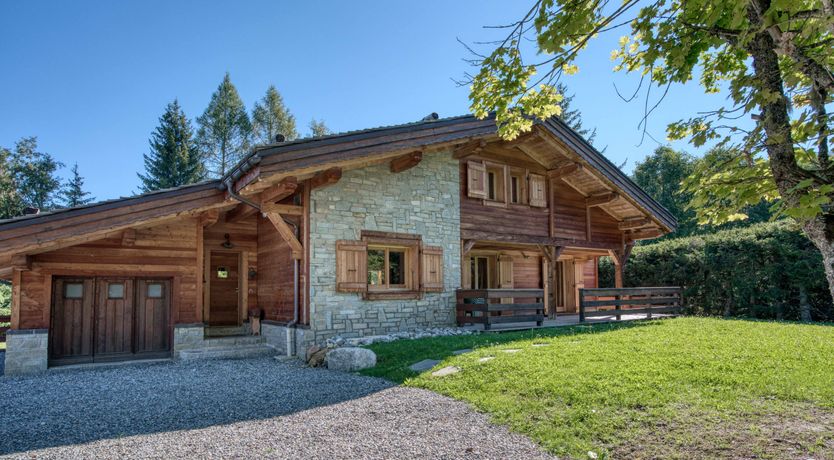 Photo of Pirouettes in Salopettes