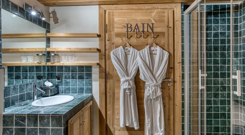 Photo of Pirouettes in Salopettes