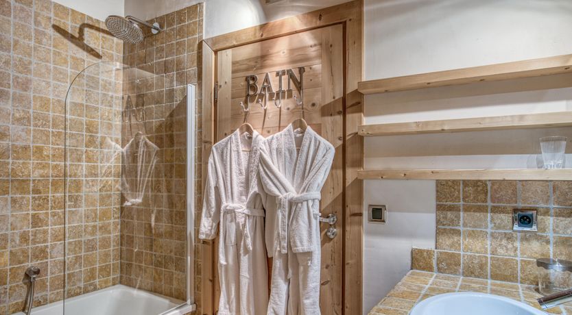 Photo of Pirouettes in Salopettes