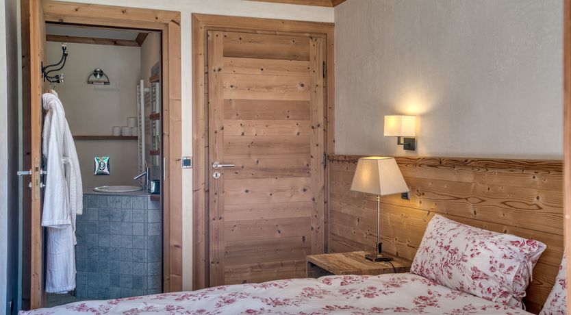 Photo of Pirouettes in Salopettes