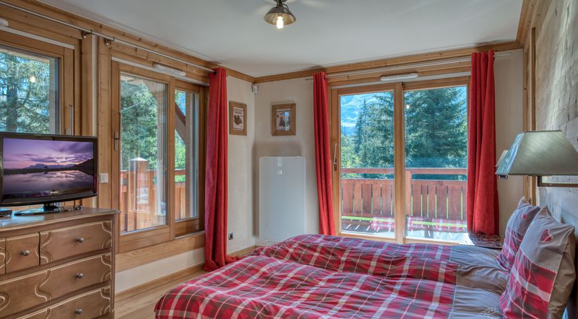 Photo of Pirouettes in Salopettes