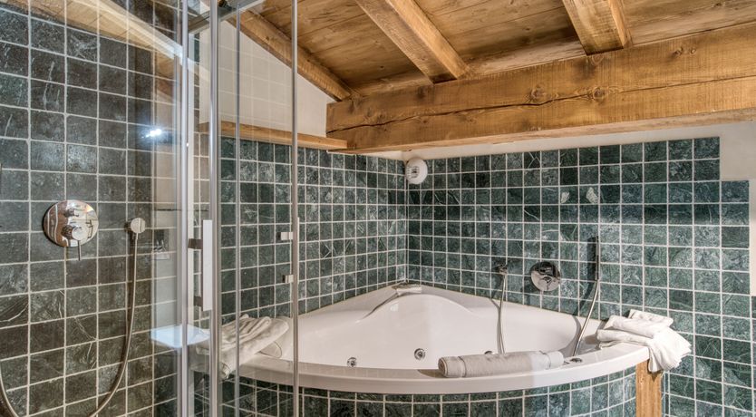 Photo of Pirouettes in Salopettes