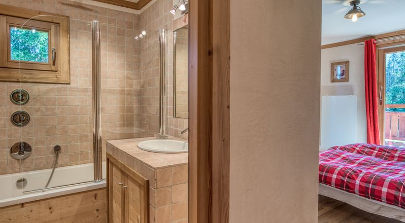 Photo of Pirouettes in Salopettes