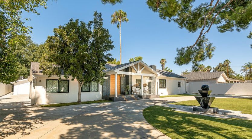 Photo of Fountainous Luxury