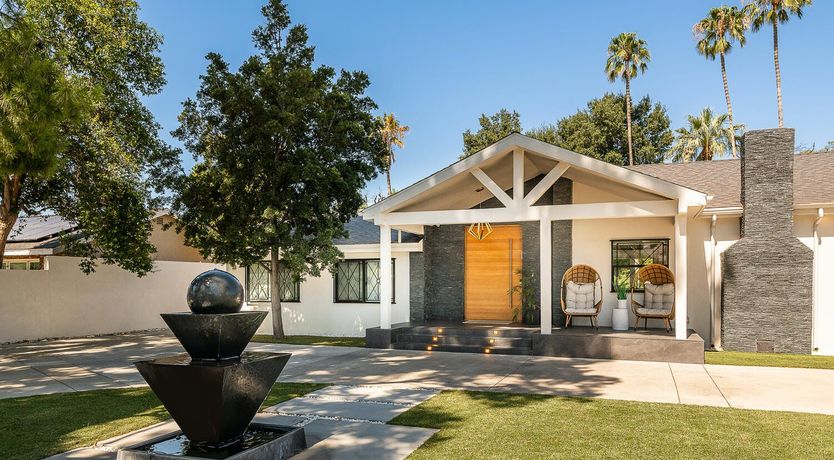 Photo of Fountainous Luxury