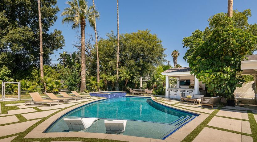 Photo of Fountainous Luxury