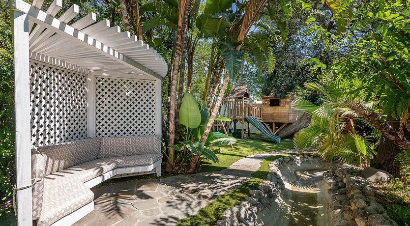 Photo of Fountainous Luxury