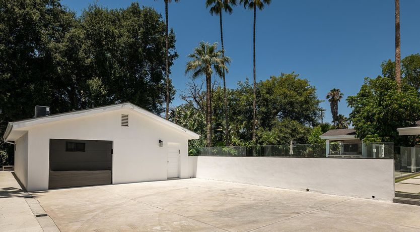 Photo of Fountainous Luxury