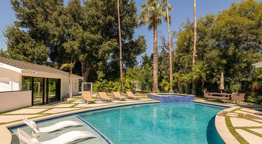 Photo of Fountainous Luxury