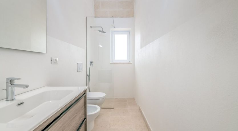 Photo of Hot on the Heel