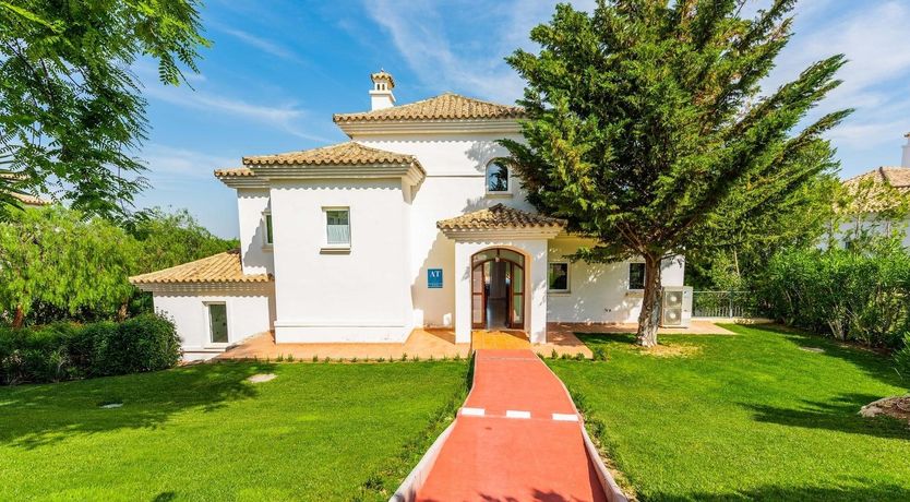 Photo of Lush Luxury