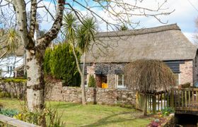 Meadow Thatch Holiday Cottage