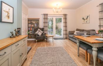 Brundall House Holiday Cottage