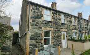 Photo of 1 Dinas cottages