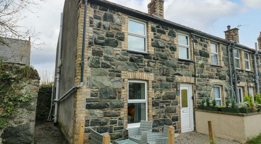 Photo of 1 Dinas cottages