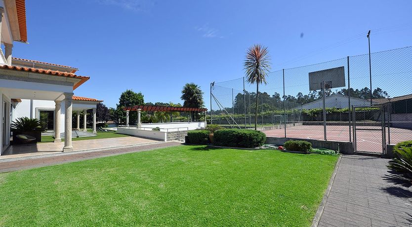 Photo of The Grass is Greener in Braga