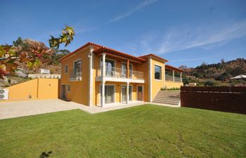 The Sunshine House in the Hills Holiday Home