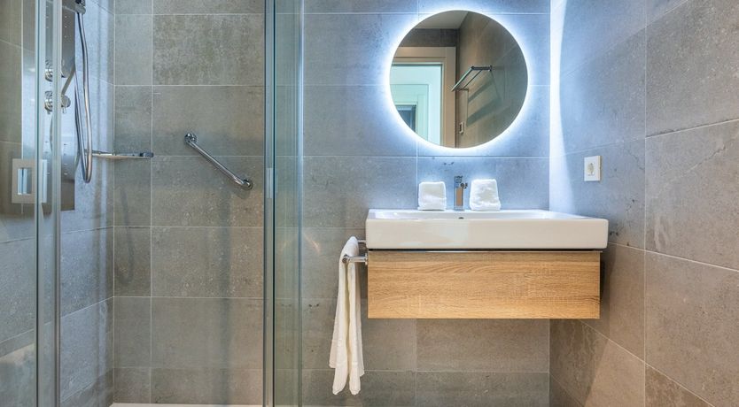 Photo of Sleek Sapphire