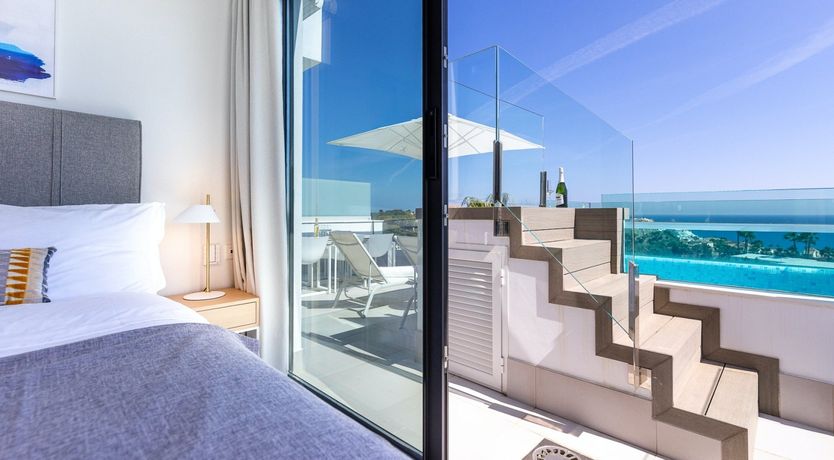 Photo of Sleek Sapphire