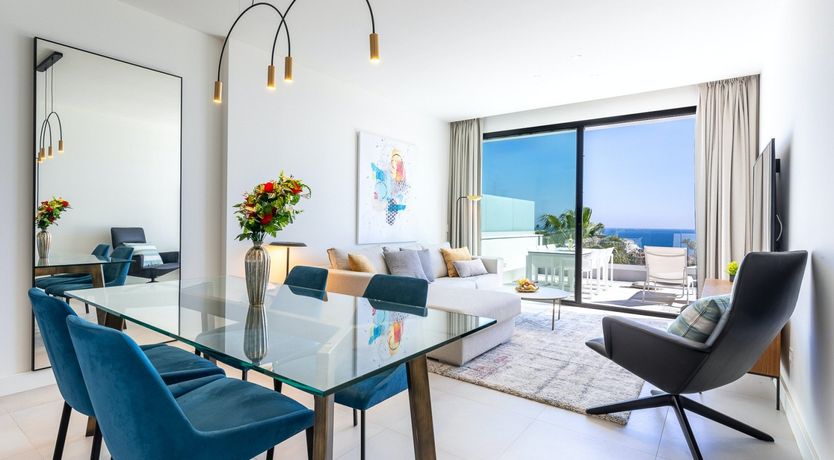 Photo of Sleek Sapphire