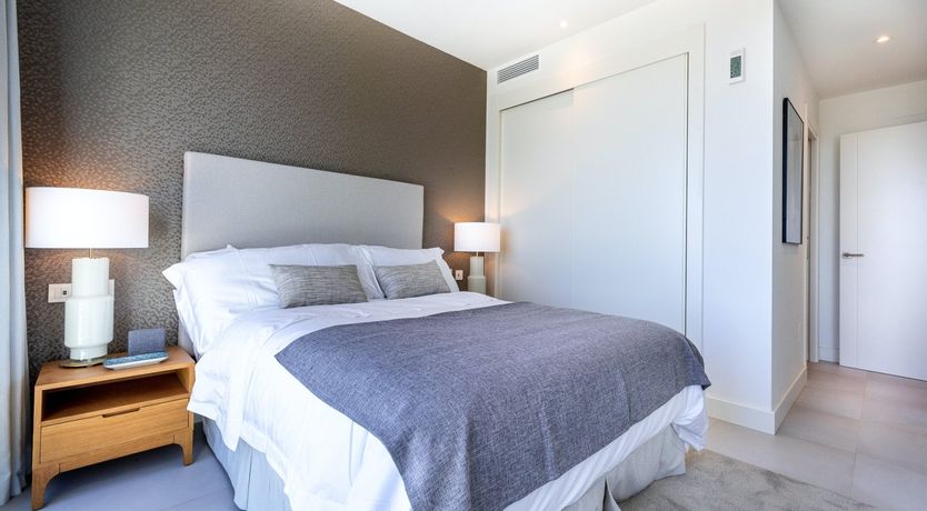 Photo of Sleek Sapphire