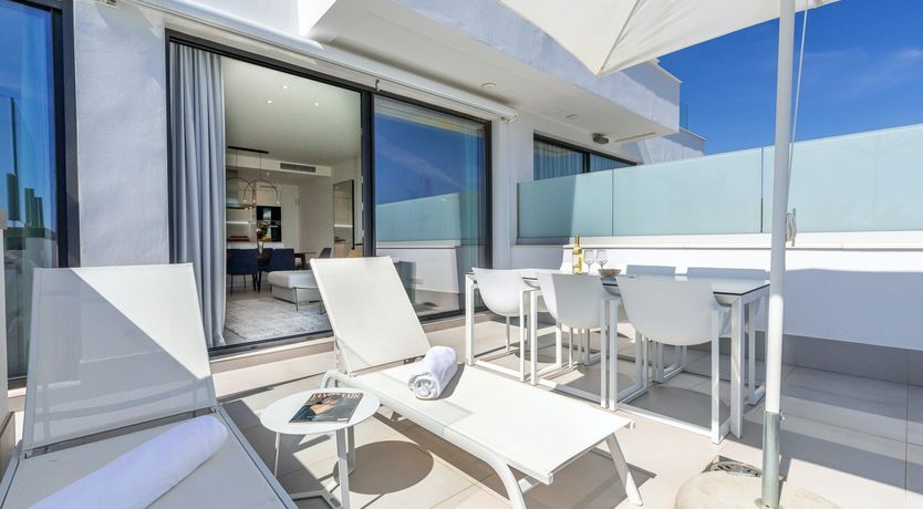 Photo of Sleek Sapphire