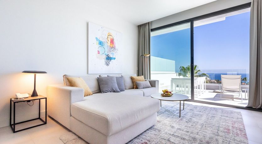 Photo of Sleek Sapphire