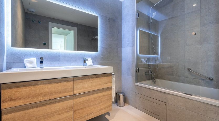 Photo of Sleek Sapphire