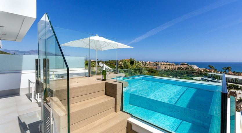 Photo of Sleek Sapphire