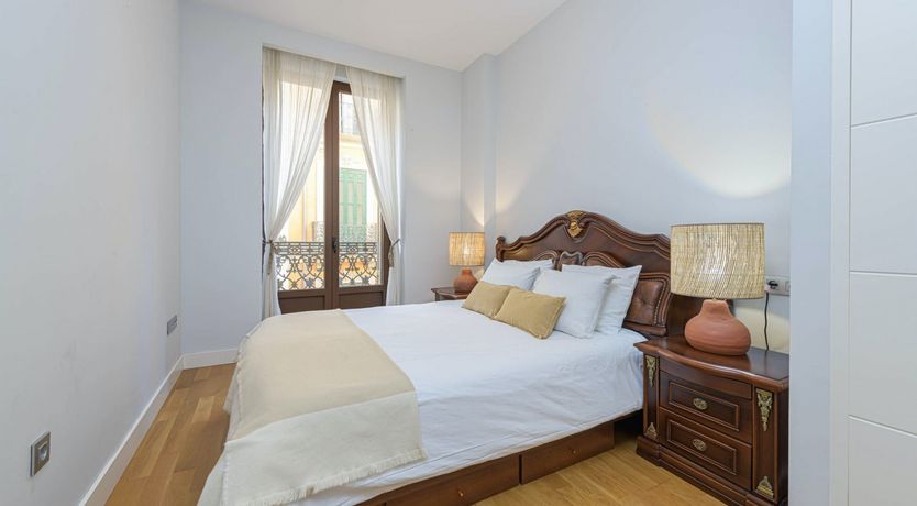 Photo of The Lemon Seller