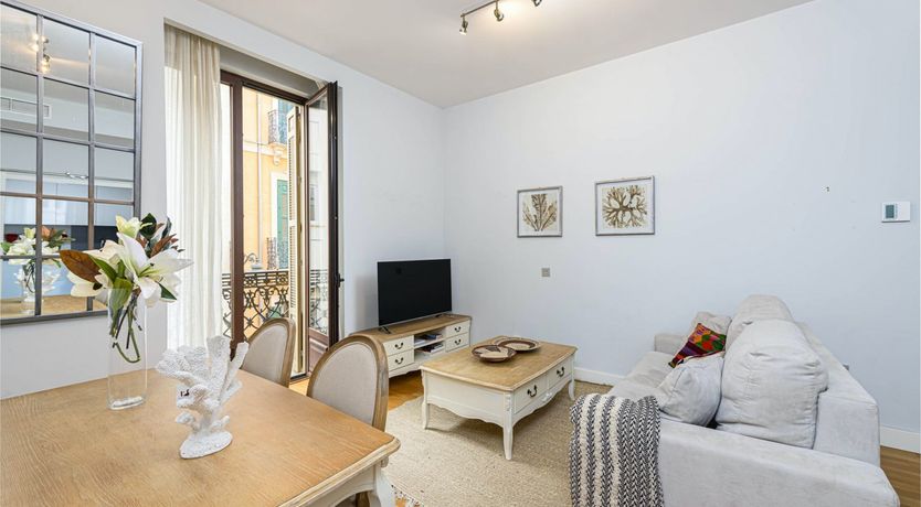 Photo of The Lemon Seller