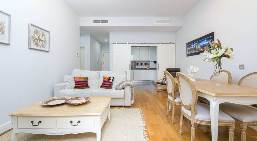 Photo of The Lemon Seller