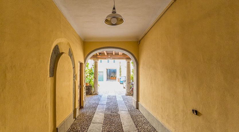 Photo of Como Crystal