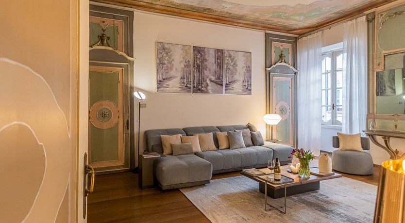 Photo of Como Crystal